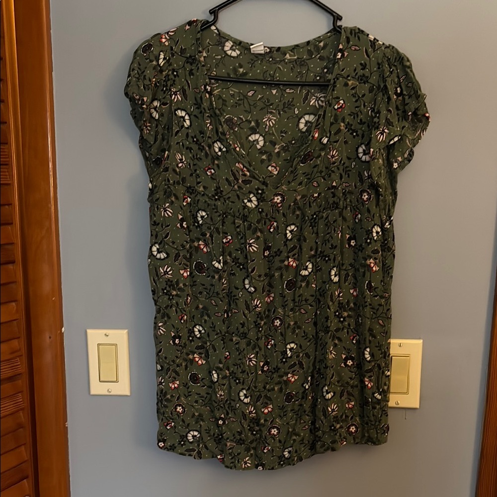 Green botanical short sleeve top